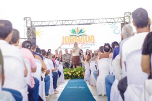 Prefeita Tia Júlia prestigia segundo dia da Jornada Pedagógica da Educação